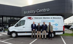 MOBILITY CENTRO CEDE UN VEHÍCULO ELÉCTRICO A LA F.M.M.