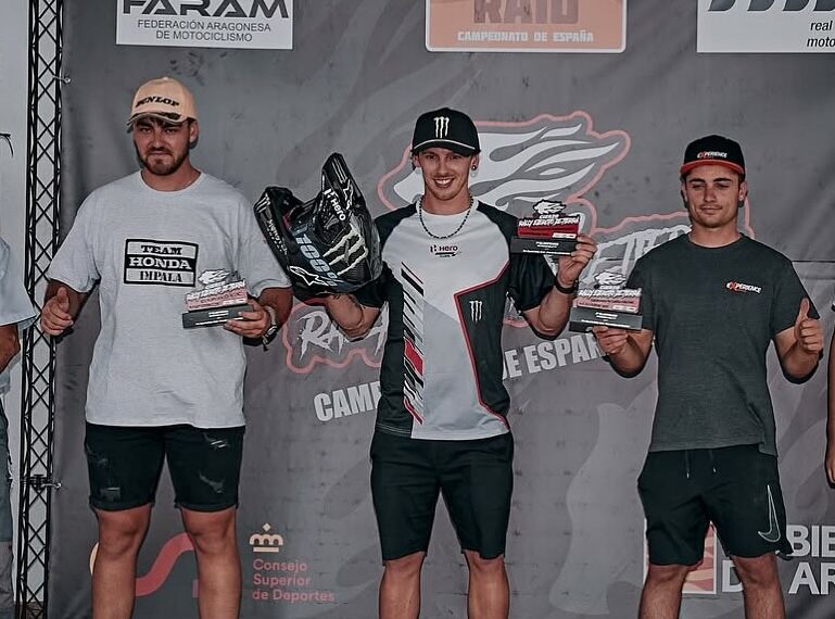 PODIO DE MARIO OLMEDILLA EN EL NACIONAL DE RALLY RAID
