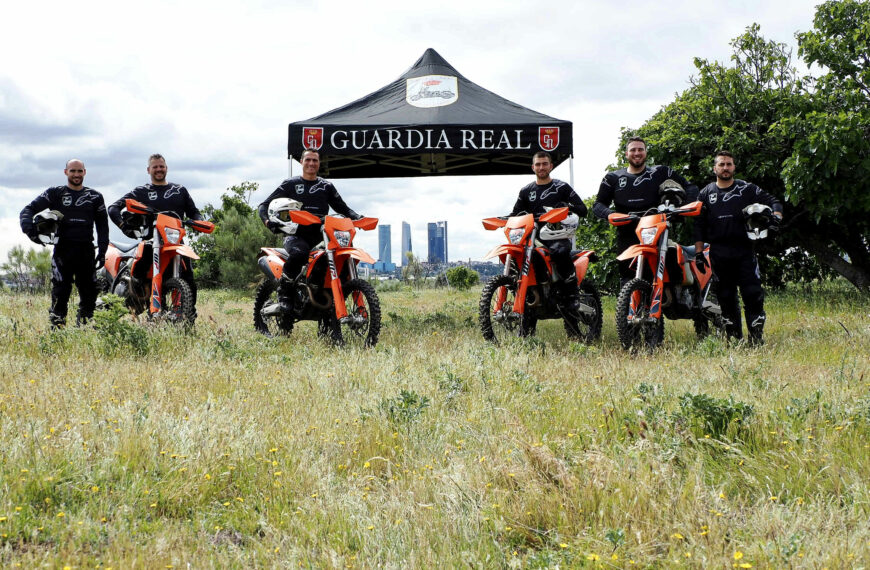 NACE EL EQUIPO DE ENDURO DE LA GUARDIA REAL